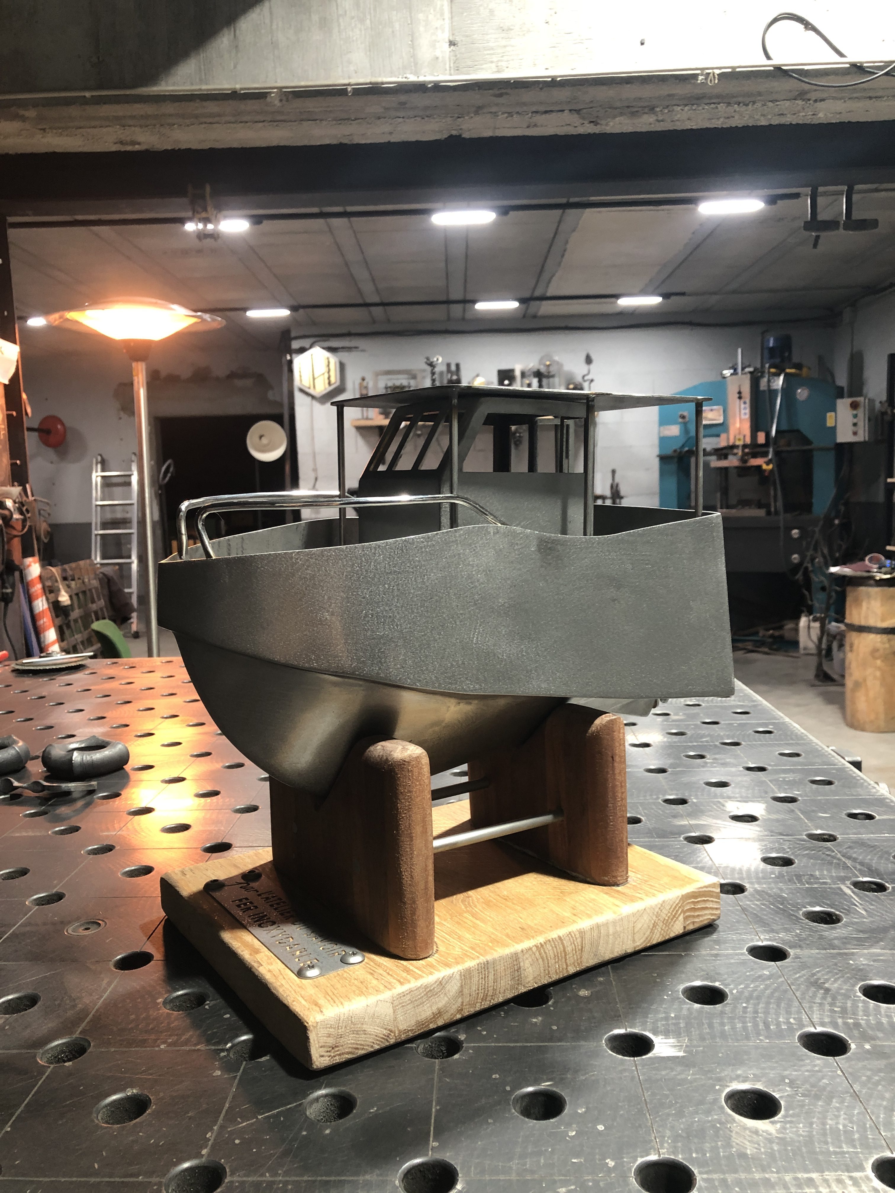 Maquette bateau de pêche en inox 304L.